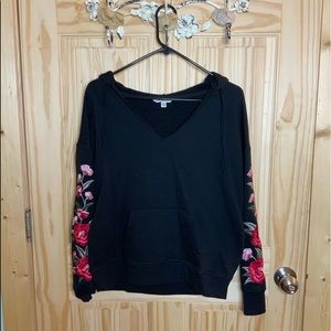 Cute floral sleeved American Eagle vneck hoodie
